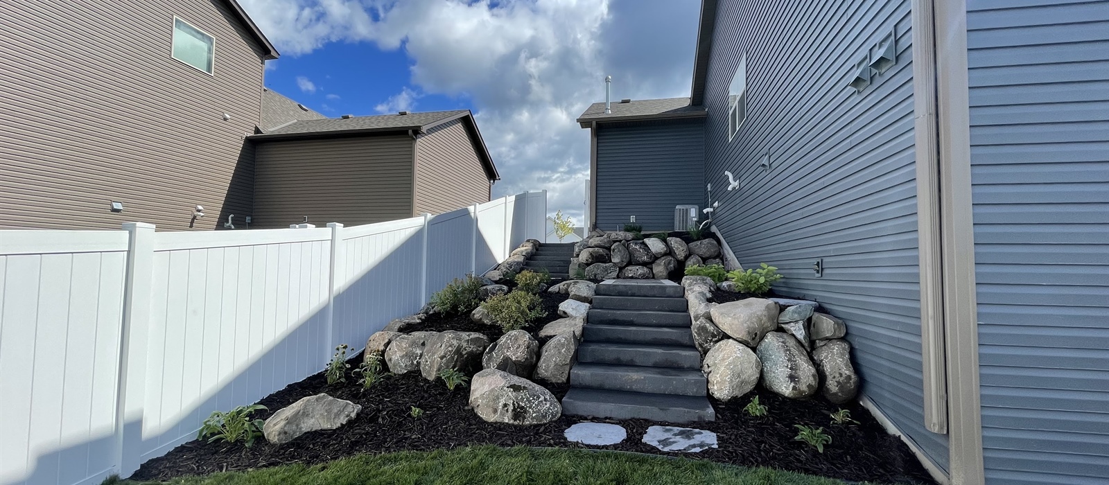 Choosing the Right Fencing Material: Wood vs. Vinyl vs. Metal
