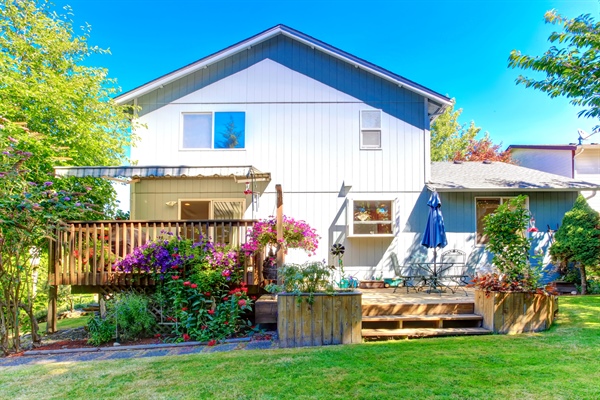 Designing Multi-Level Decks for Sloped Backyards: Structural & Safety Tips